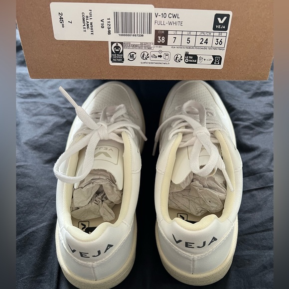 Brand new in box Veja V10 full white size 7 - Picture 4 of 8